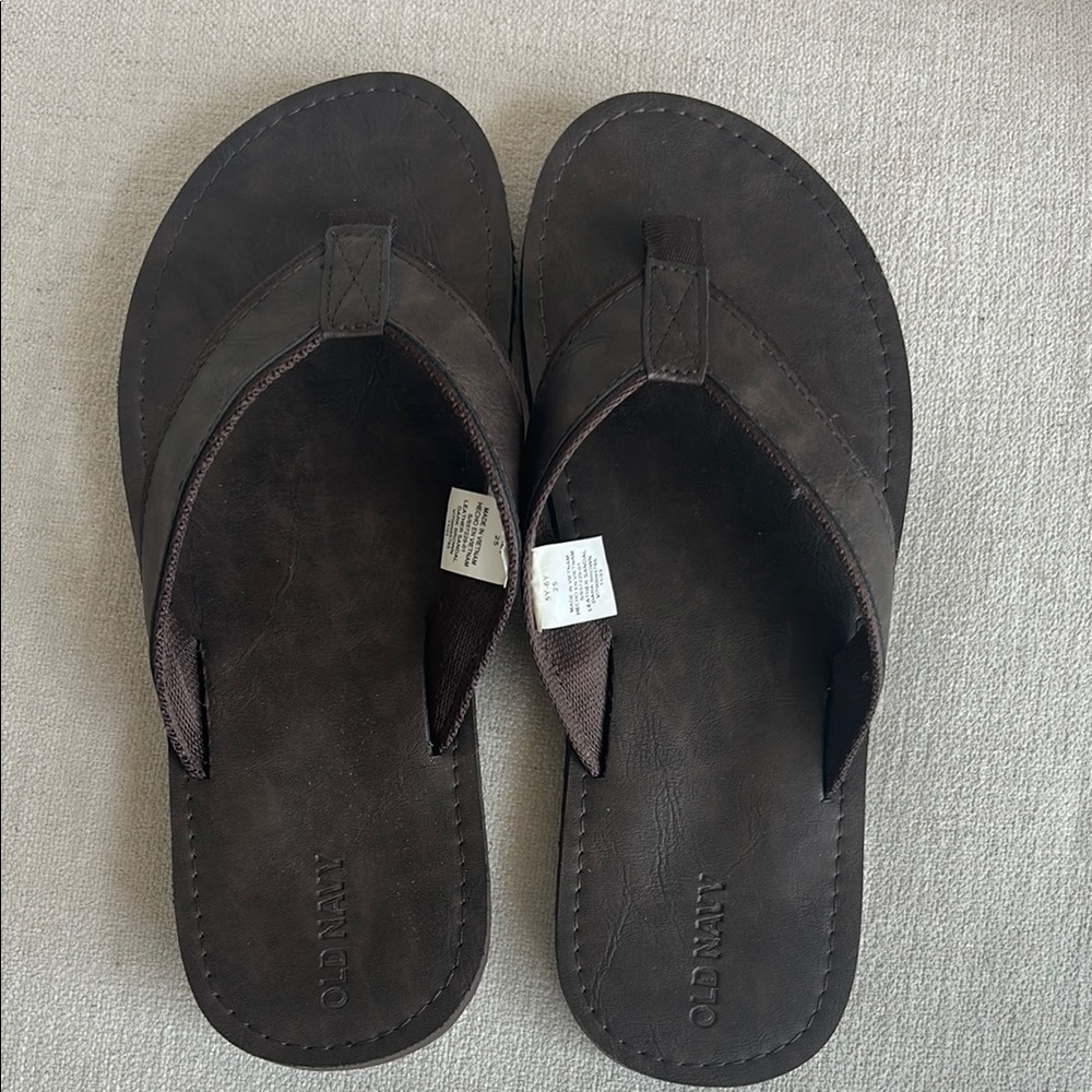 Old Navy Dark Brown boys Flip-Flops
